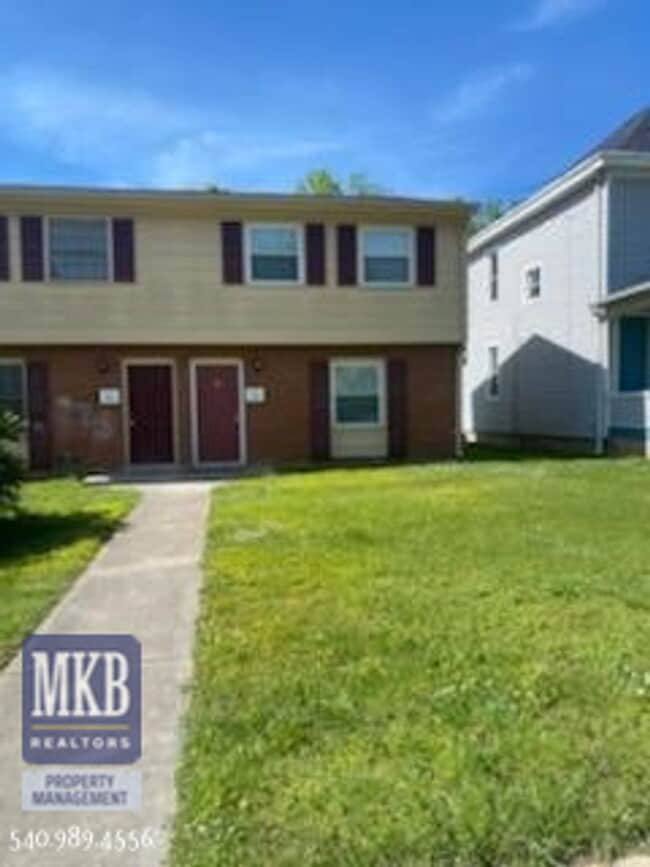 Building Photo - 526 Albemarle Ave SE Unit 526 Albemarle
