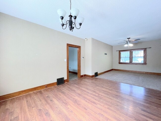 Photo - Spacious 3 bedroom home with finished base...