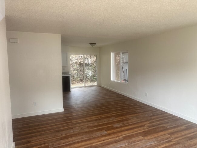 Photo - 660 Hueners Ln