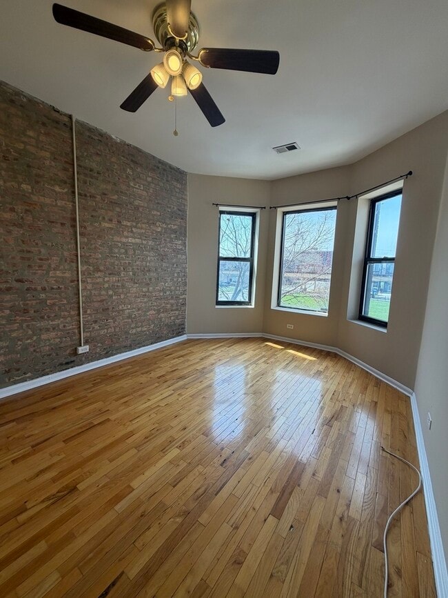 Photo - 4055 S Calumet Ave