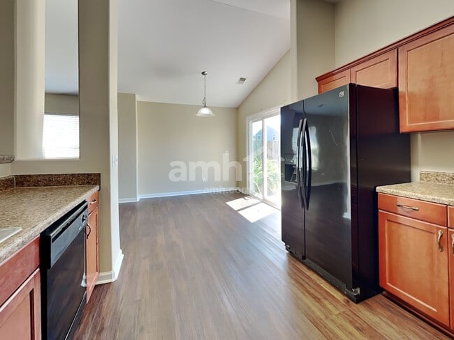 Photo - 117 Lakepointe Dr