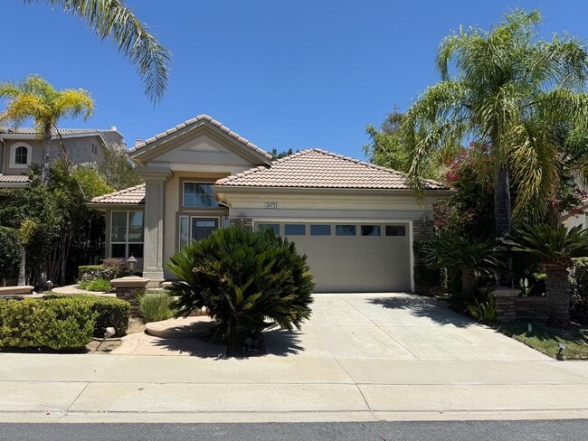 Building Photo - 3 bed, 2 bath single story first time rental in desirable guard gated Sorrento Community