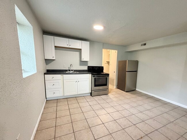 Photo - 949 Adams St Unit 949-3