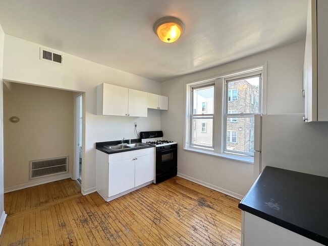 Photo - 3044 W Wellington Ave Unidad 3