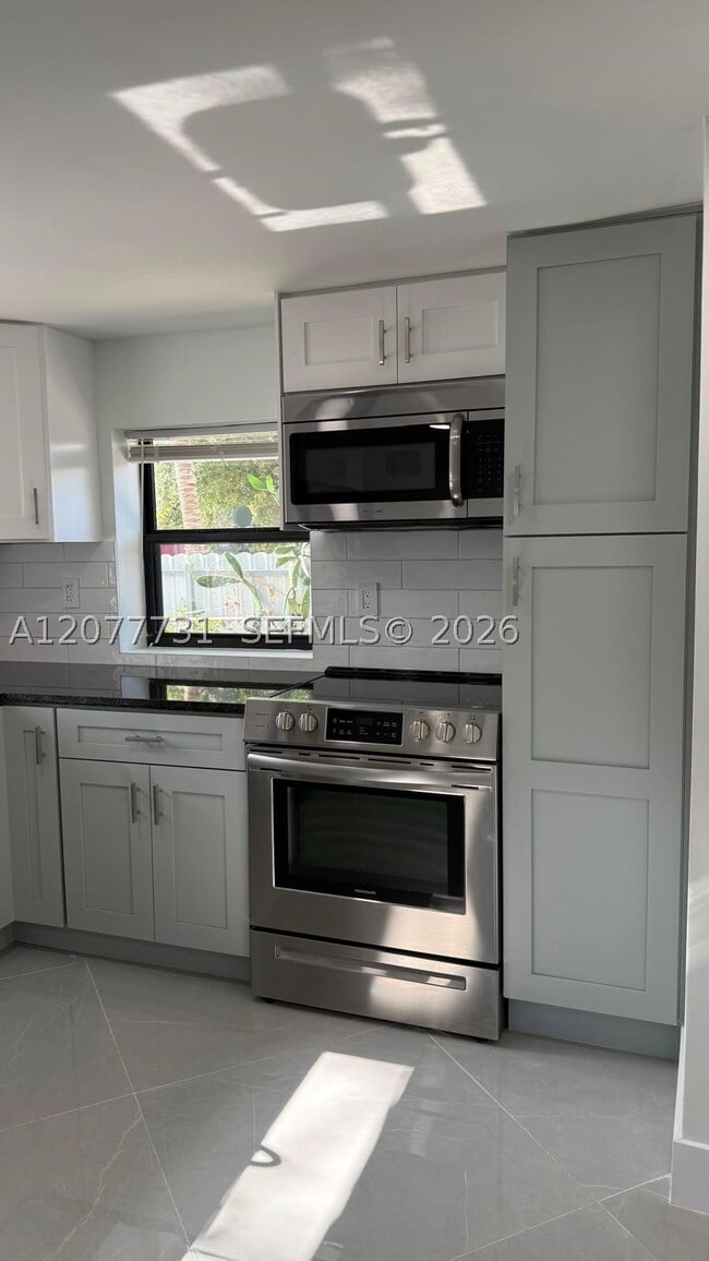 Photo - 305 NE 58th St