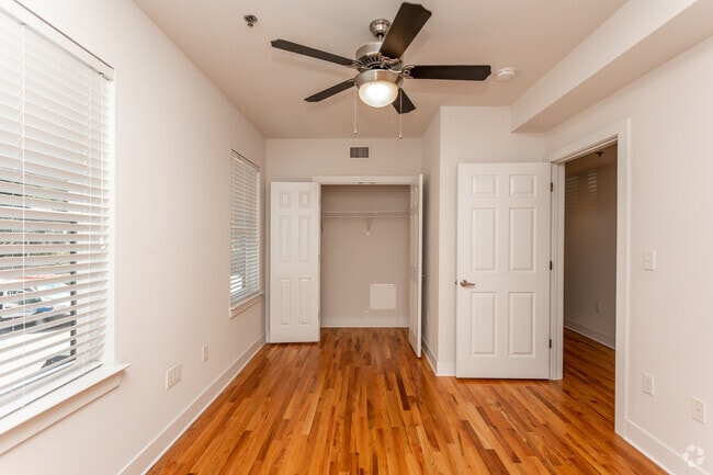 2HAB, 2BA - 710 ft² - Vue on 5th