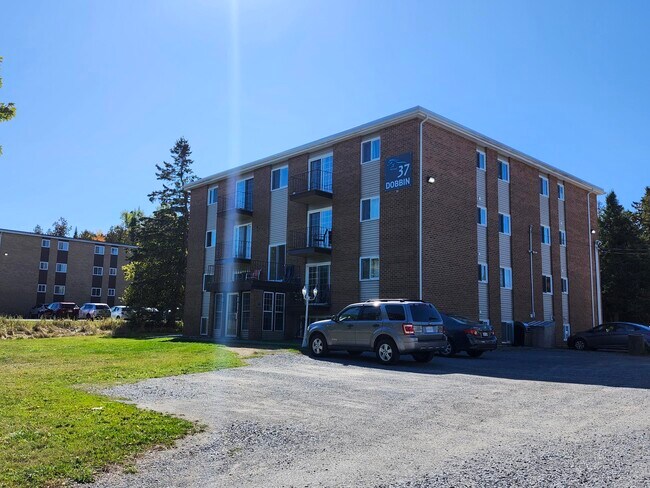 Building Photo - 37 Dobbin St Unit 5