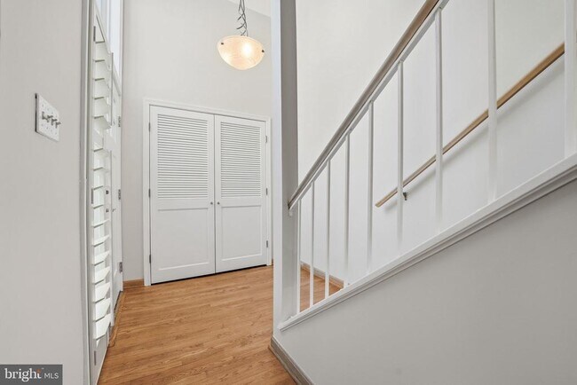 Photo - 1528 Goldenrain Ct