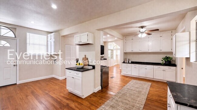 128 E Summit Ave