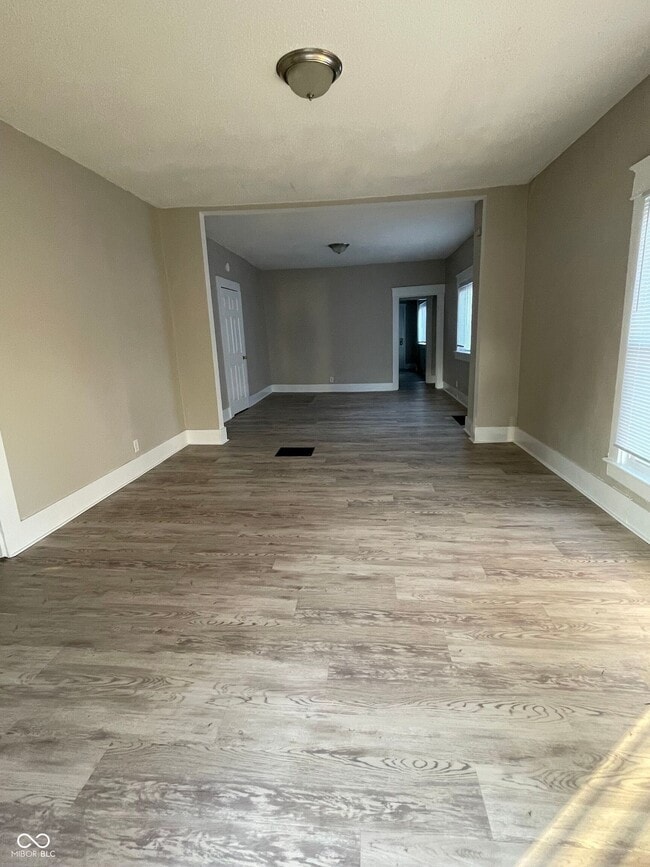 Photo - 324 W 41st St