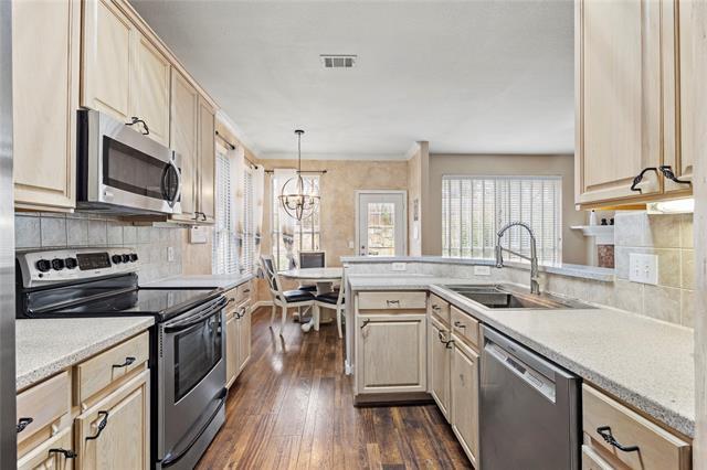 Photo - 3813 Oak Leaf Ln