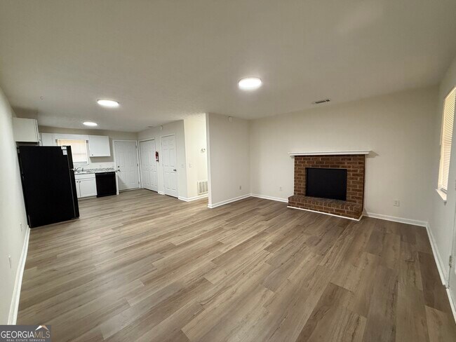 Photo - 160 W Paces Dr