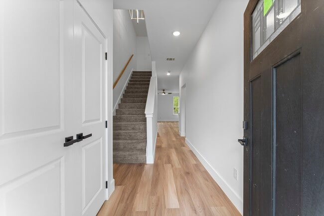 Photo - 8205 Carver Rd