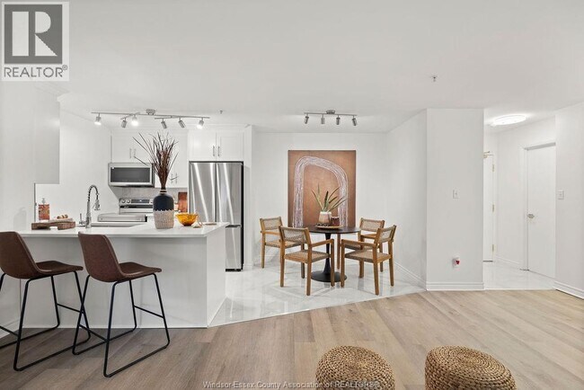 Photo - 1535 Grand Marais Rd W Unit 301