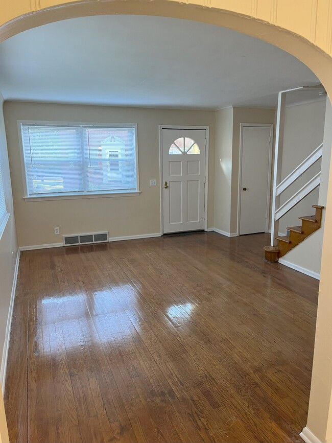 Photo - 2110 Market Ave N