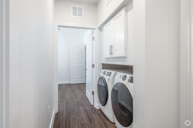 2BR, 2BA - 926SF - Renaissance at Lakeshore