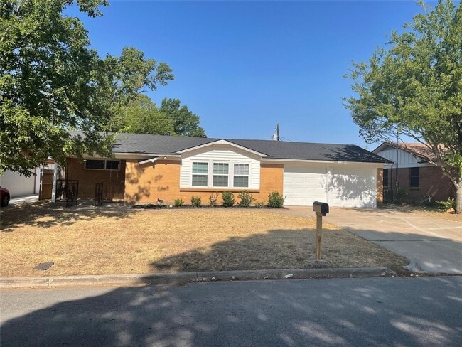 Building Photo - 3 BR/2BA |  Renovated Single Family Home |   2-car garage | Fenced backyard!