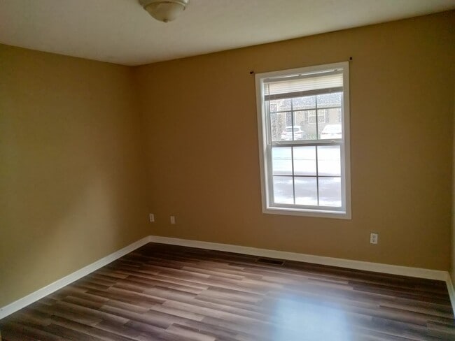 Photo - 502 Clark St