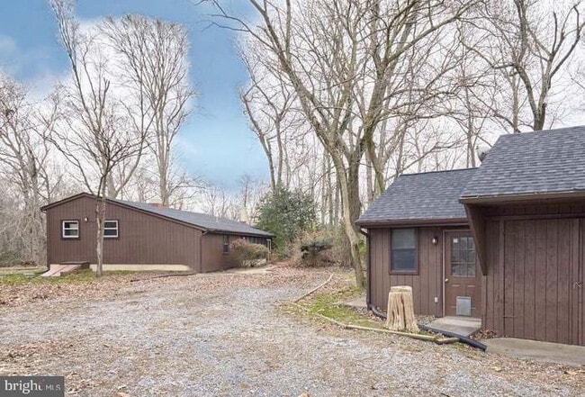 Building Photo - 905 Main St