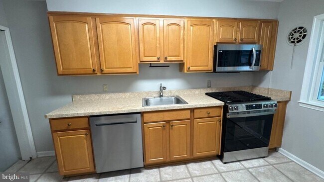 Photo - 8676 Oak Rd