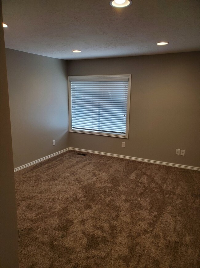 Photo - 2751 S 900 E
