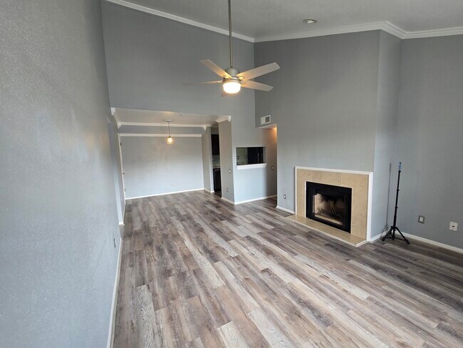 Photo - 1860 White Oak Dr Unit 314