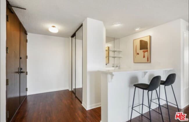 Photo - 310 Tahiti Way Unidad 201