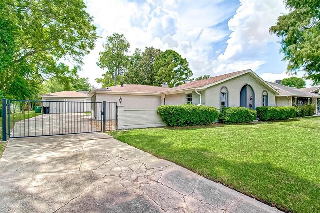 Photo - 5703 S Braeswood Blvd House