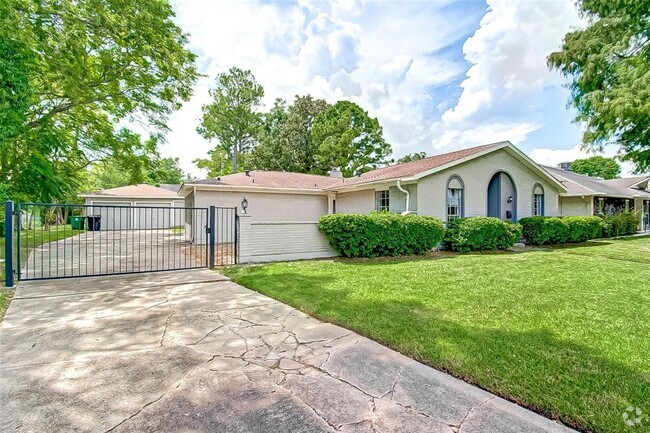 Building Photo - 5703 S Braeswood Blvd Rental