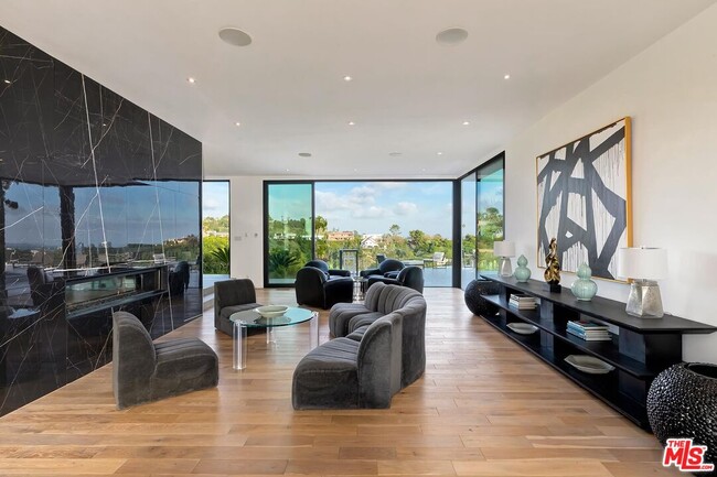 Photo - 920 Linda Flora Dr