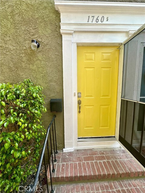 Building Photo - 1760 N Las Palmas Ave