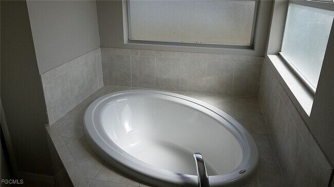 Photo - 547 Kingsbury Ln