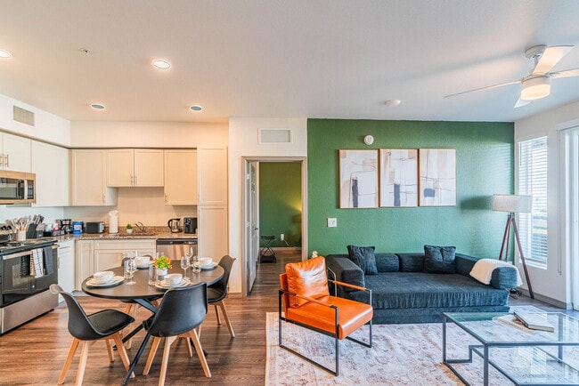 Photo - 9600 W Georgia Ave Unidad ID1374245P