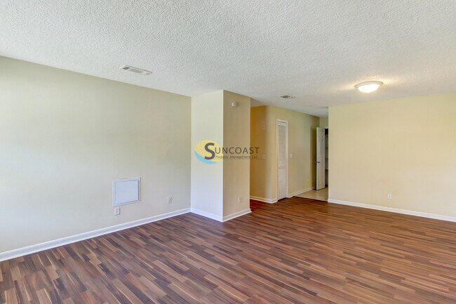 Photo - 7438 Jade Dr N