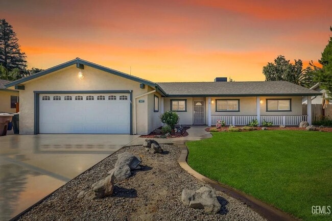 Building Photo - 1807 E Sonora Ave