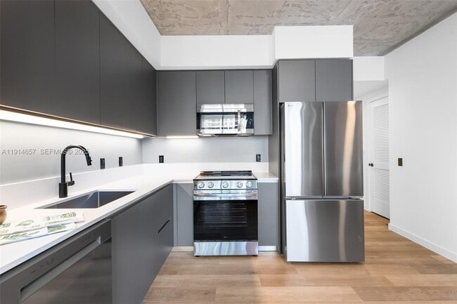 Photo - 307 SW 5th St Unidad STUDIO