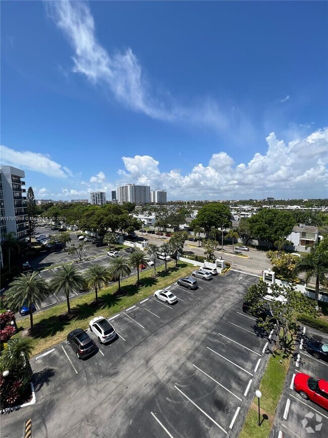 Building Photo - 1000 Parkview Dr Unit 707 Rental