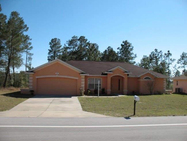 Building Photo - GREAT LOCATION! Four bedrooms, 3 Baths, Family Room