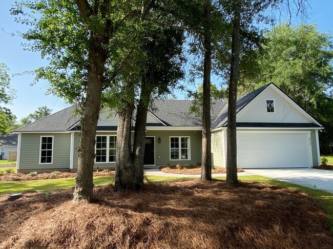 Photo - Modern 4-Bedroom Home with Fenced Yard Nea...