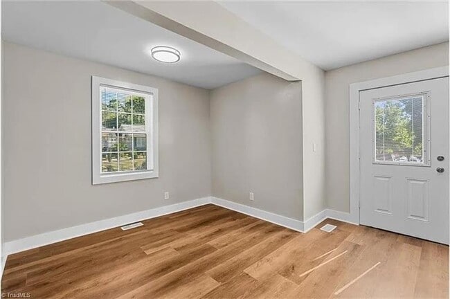 Photo - 2242 Hollyrood St