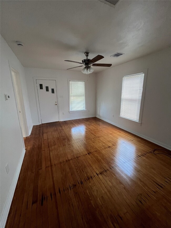 Photo - 503 Ross St
