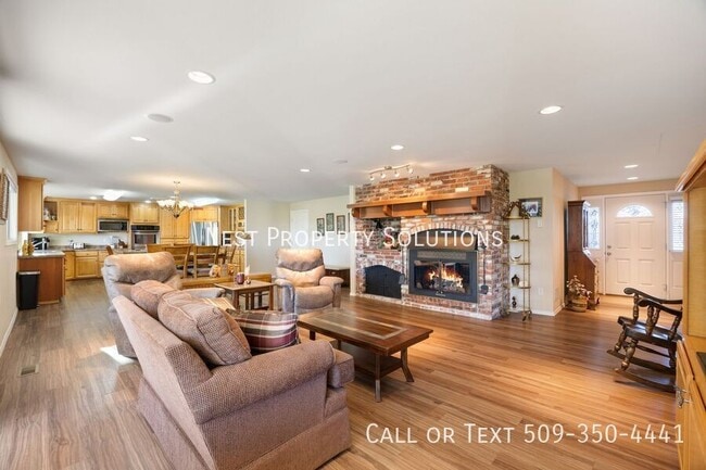 Photo - 1227 Fairway Dr NE