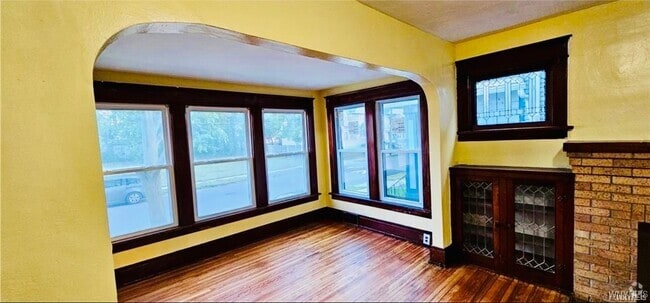 Building Photo - 320 Jewett Ave Rental