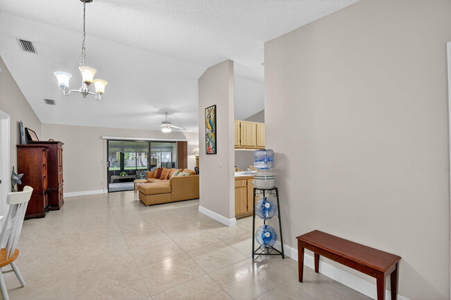 Photo - 15 Farnworth Dr