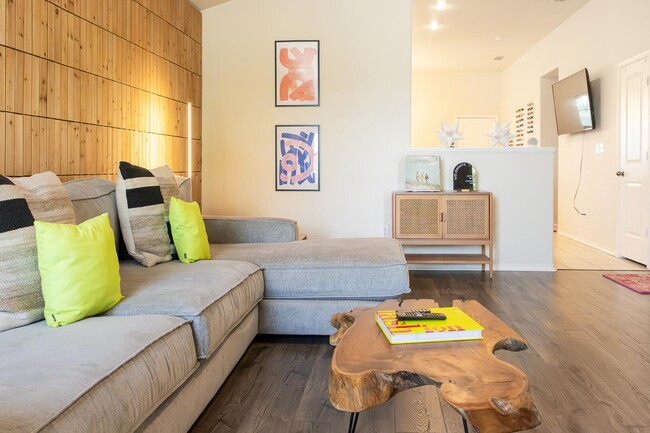 Photo - 5725 110th St