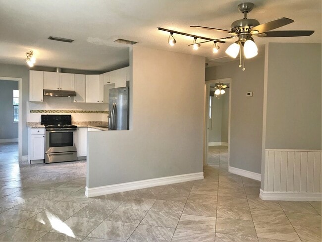 Photo - Holiday Heights Unit B