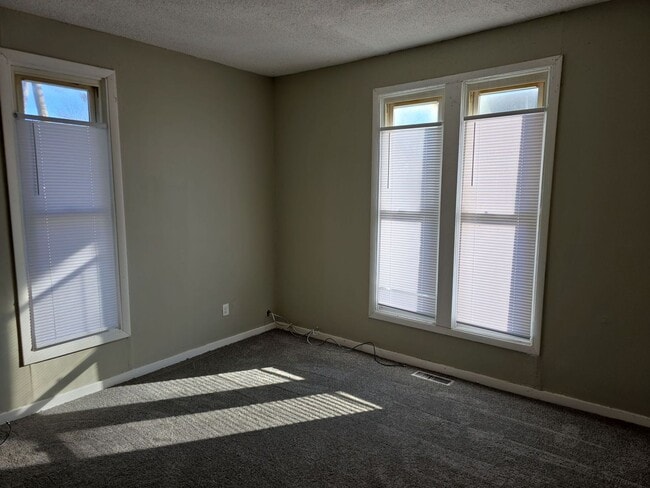 Photo - Spacious 2 Bedroom Home! Nice yard! Pet Friendly!