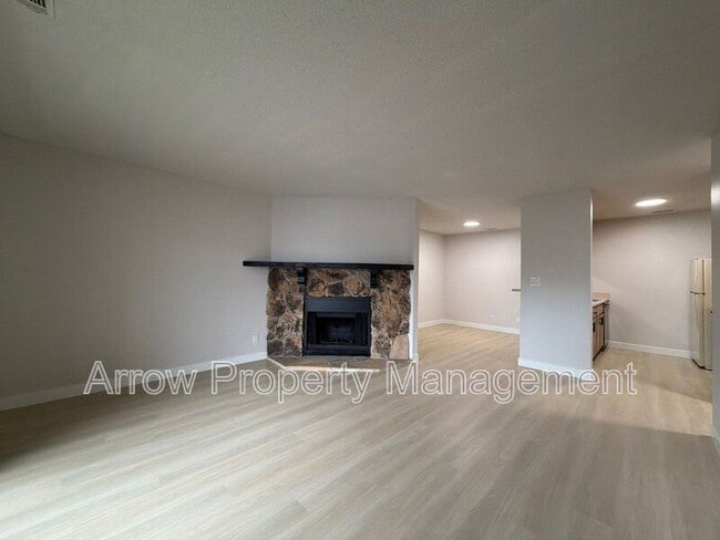 Photo - 2350 N 44th St Unidad 8