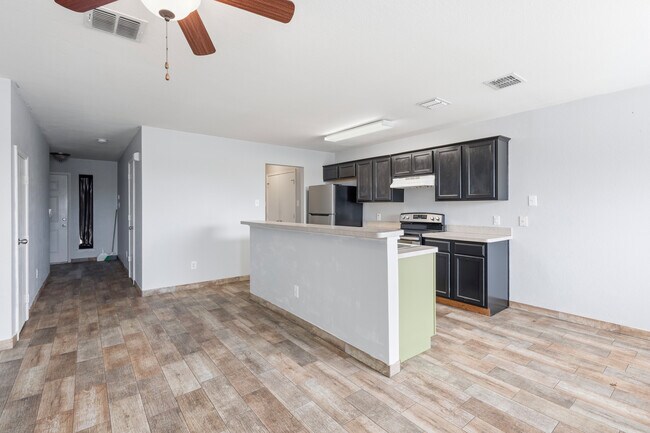 Photo - 2322 Kingsway Dr