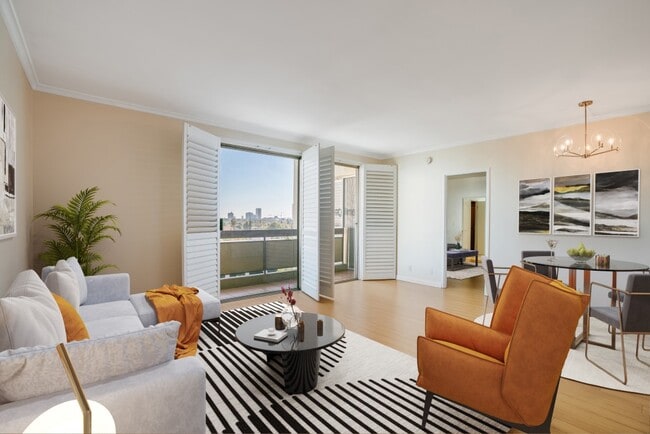 Photo - 321 S San Vicente Blvd Unidad 705